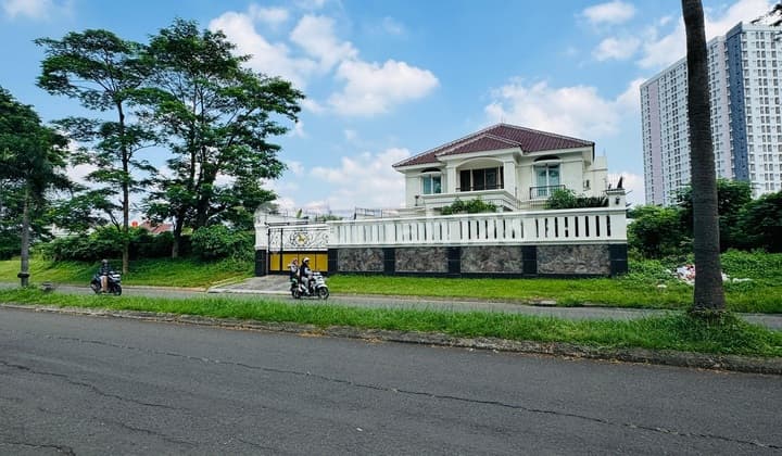 ⛳️ Exclusive Golf View Plot ⛳️ Modernland