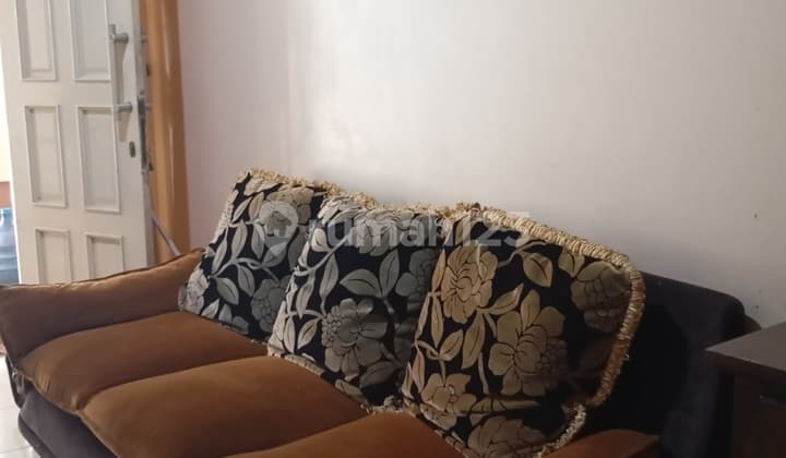 Rumah 2 Lantai Dijual Cepat Harga Nego di Kota Wisata