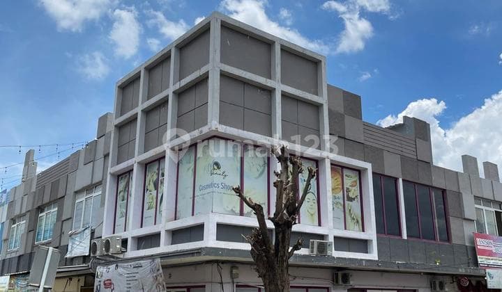 ruko disewakan siap huni di kota wisata posisi hook parkiran luas