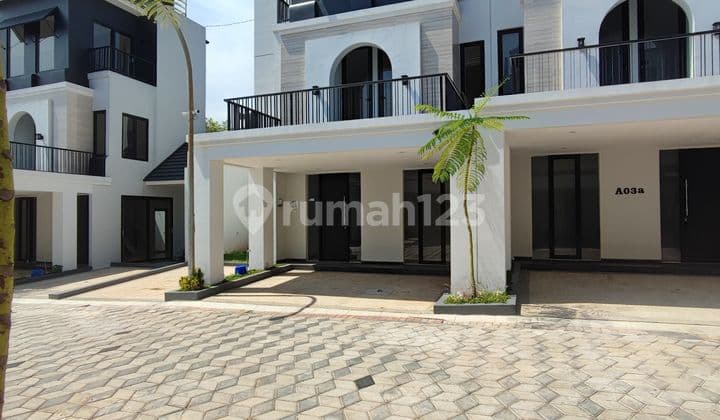 Istimewa 3 Lantai Di Telagabodas Gajahmungkur