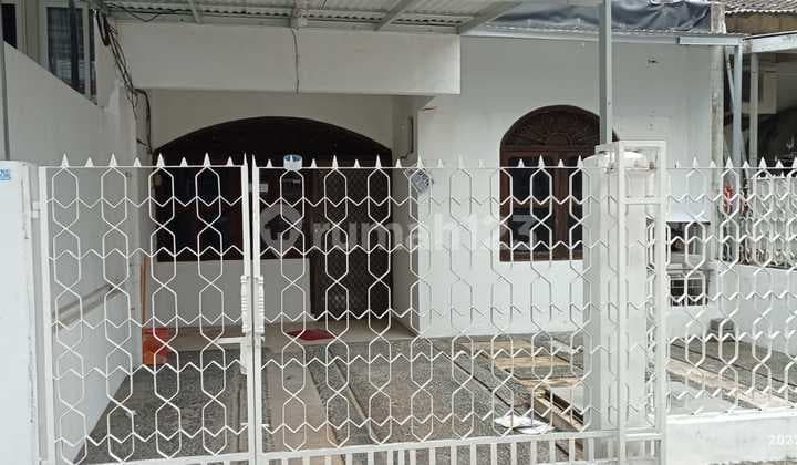 Rumah 2 Lantai di Taman Ratu