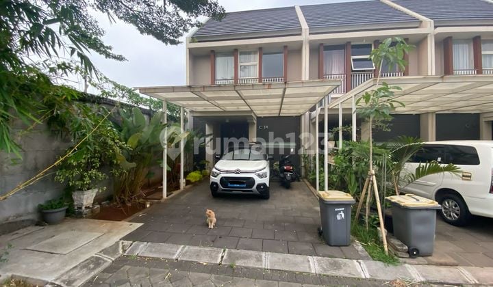 Rumah Cloverhill Posisi Pojok Strategis Rapi Siap Huni
