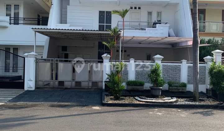 Rumah Rapi 2 Lantai Di Jalan Utama Permata Buana
