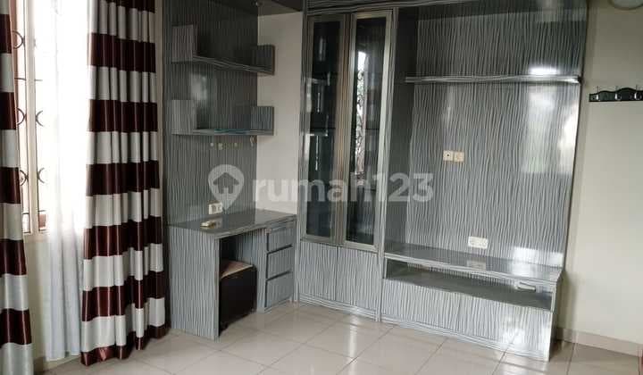 Disewa Rumah Posisi Hook2 Lantai Disemanan