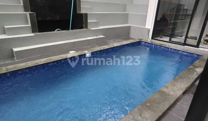 DIJUAL RUMAH 2 LANTAI MEWAH KOLAM RENANG HARGA NEGO SENTUL CITY