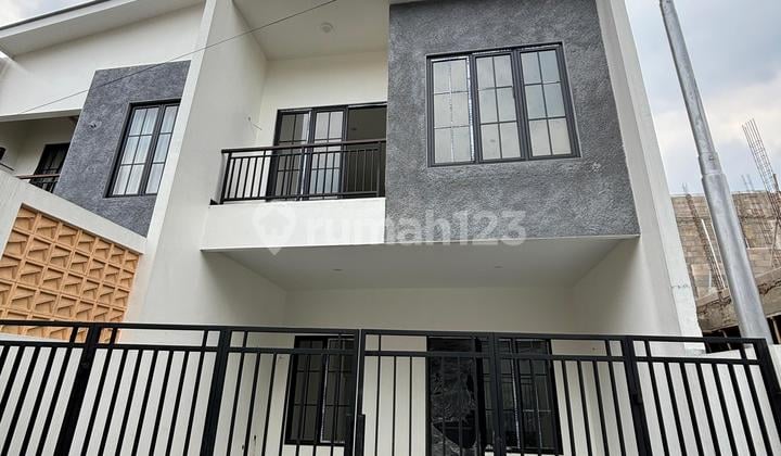 Rumah 2 Lantai Jatipadang Dekat Stasiun Toll Universitas Mall