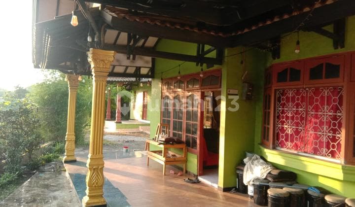 Rumah di Pinggir Jalan Raya Tanah Luas Cocok untuk Usaha