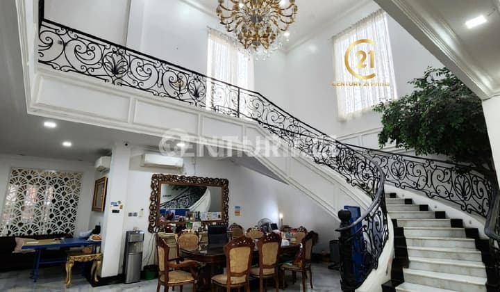 New Luxury House New Building In Parigi Has Swimming Pool (ea)