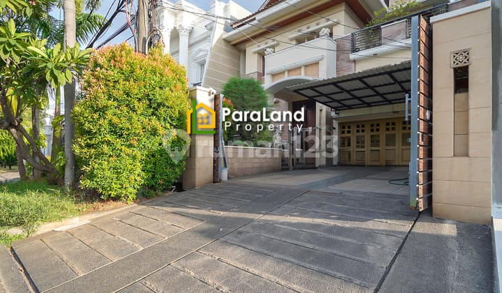 House in the Puri Indah Area with 25-Meter Road Width and Move-In Ready Condition (Newly Renovated)