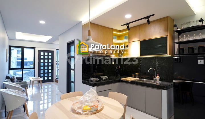 Unit Baru! Bangunan Rumah 4 Lantai Siap Huni Sudah Jadi Bonus Kitchen Set