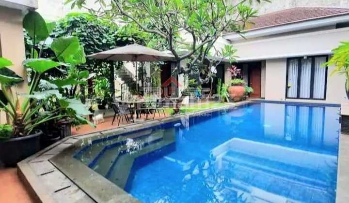 Rumah Mewah dengan Kolam Renang Kawasan Cipete, Jaksel