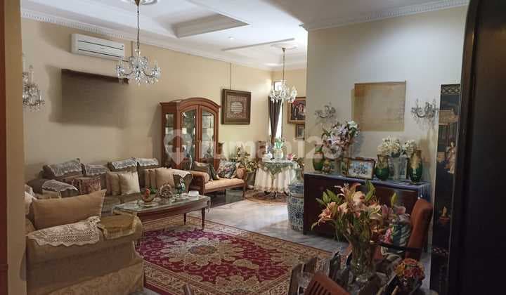 Rumah Siap Huni dengan Kolam Renang Dalam Perumahan Bintaro Sektor 3A