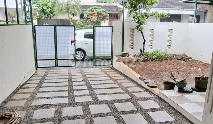 Rumah Pinggir Jalan Sektor 2 Cocok untuk Usaha atau Hunian