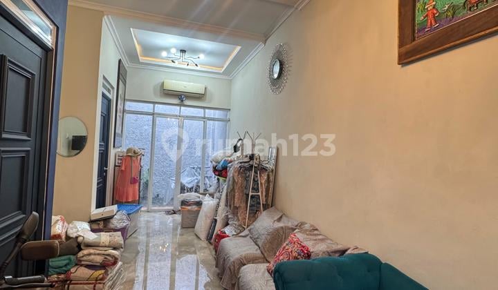 Rumah Mungil Cantik Minimalis di Bintaro Sektor 3A