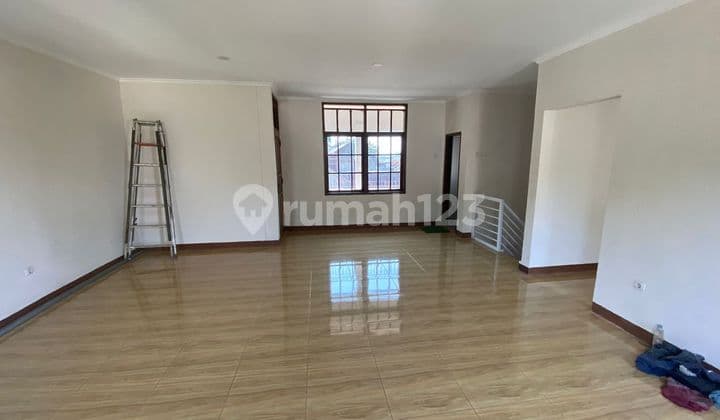 Dijual ruang usaha dan kantor di mainroad surya sumantri