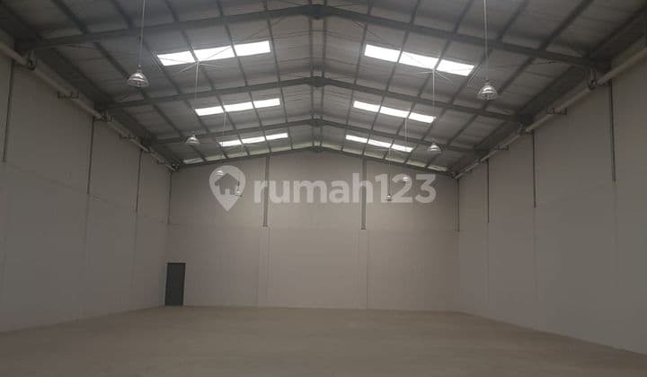 Gudang baru rasa villa area padalarang