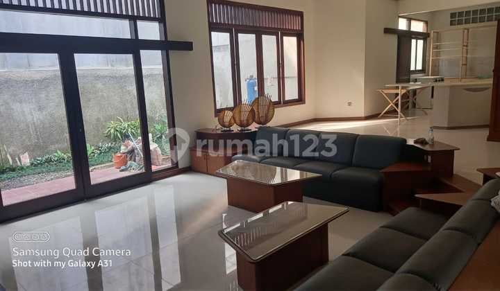 Disewakan Rumah Furnsihed Di Area Setra Sari Bandung
