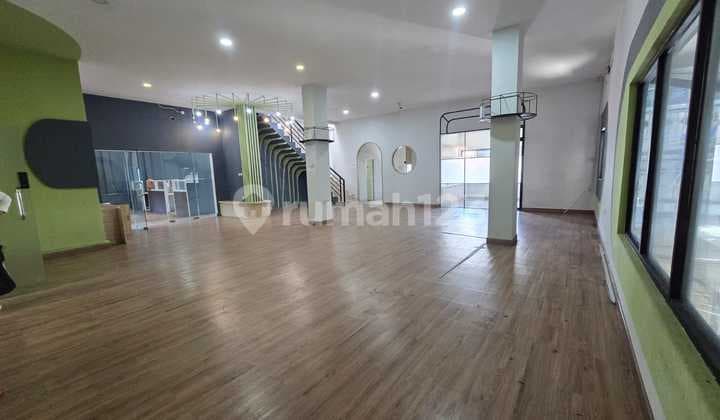 Gedung dan Bengkel di Tomang