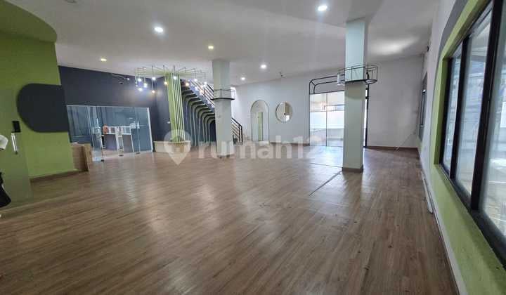 Gedung dan Bengkel di Tomang