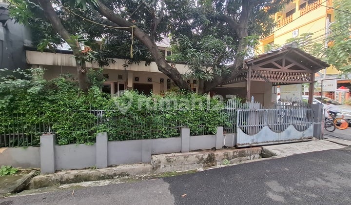 Rumah 2 Lantai di Tomang