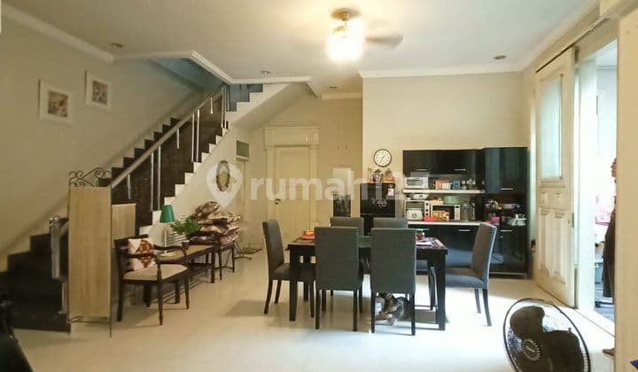 Rumah 2 lantai, dijual segera SHM , siap huni