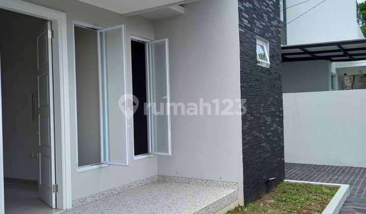 Rumah Shm 2 Lantai Utara, Lokasi Sangat Strategis Dan Bebas Banjir