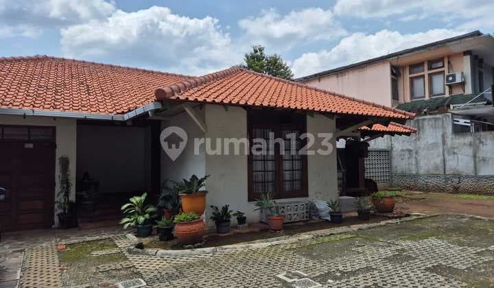 Rumah dijual, cocok untuk kantor maupun usaha , pinggir jalan SHM