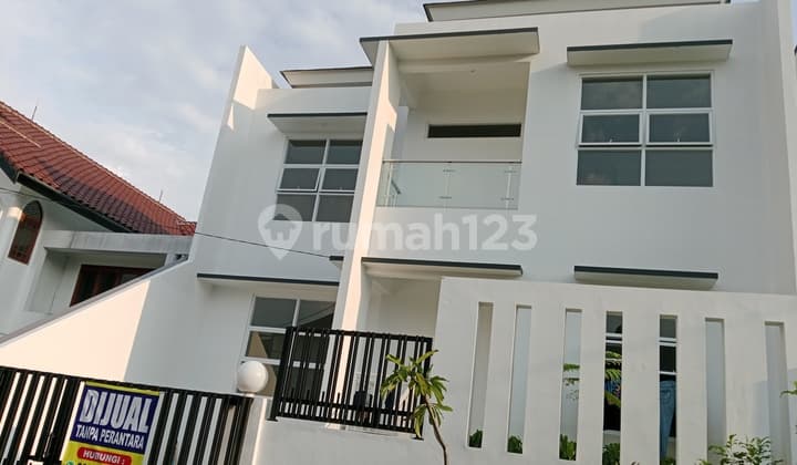 Jual Rumah Baru 2 Lantai Bangunan Klasic Shm Di Perumahan Megapolitan