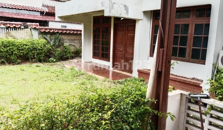 Disewakan Rumah 2 Lantai Lokasi Sangat Strategis Bebas Banjir Dekattransjakarta400 Mtr Menuju Cafe serta Kulineran serta Bebas Banjir