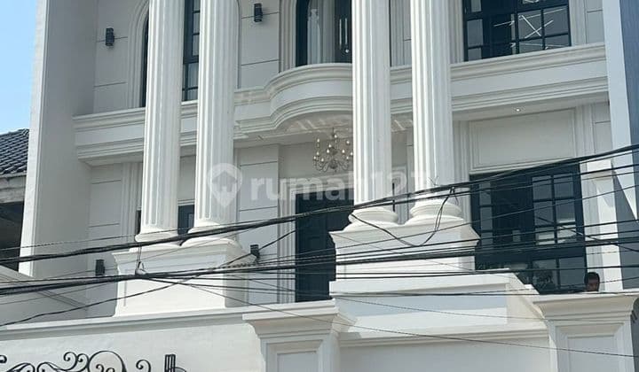Brand New House 3lantai Kelapa Gading Jakarta swimming pool siap huni