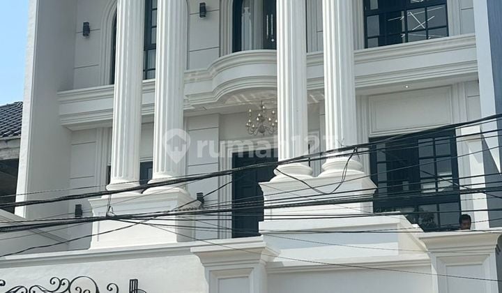 Brand New House 3lantai Kelapa Gading Jakarta swimming pool siap huni