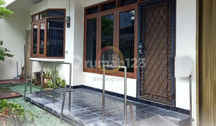 Ready-to-Occupy House in the Center of Semarang City, Pekunden Street Ready-to-Occupy House in the Center of Semarang City, Pekunden Street