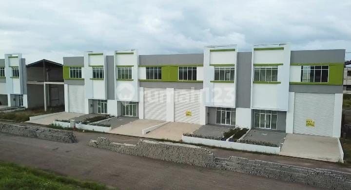 East Gate Logistics Park Warehousing, AKR has a private port.