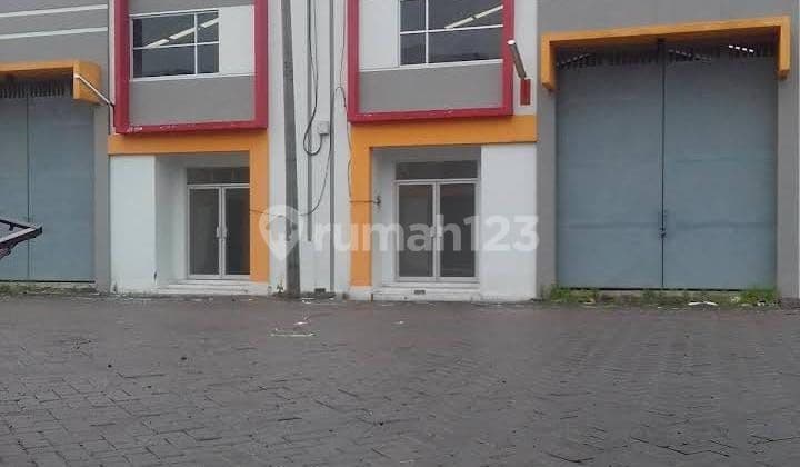 Pergudangan tritan point, banyu urip, 500 meter dari toll