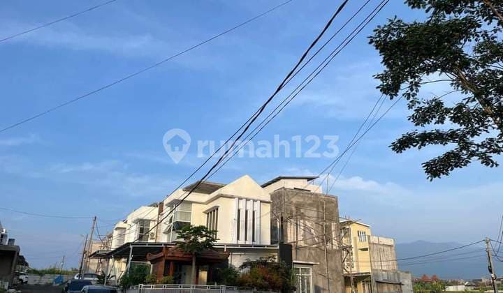 Jual Rugi! Villa 2 Lantai Karangploso - View Gunung, Dekat Umm