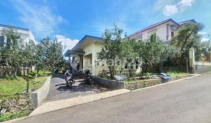 Villa Kebun Apel - View Pegunungan Batu!