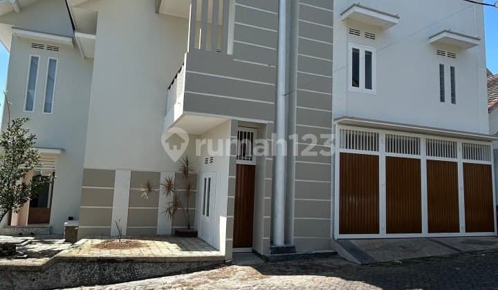 Villa Aktiv Premium Dijual Cepat Tengah Kota Pesanggrahan Batu