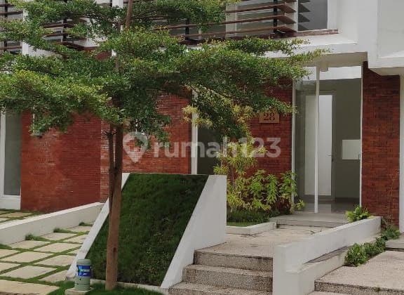 New House in a Safe and Comfortable Environment at The Oz Die Malang