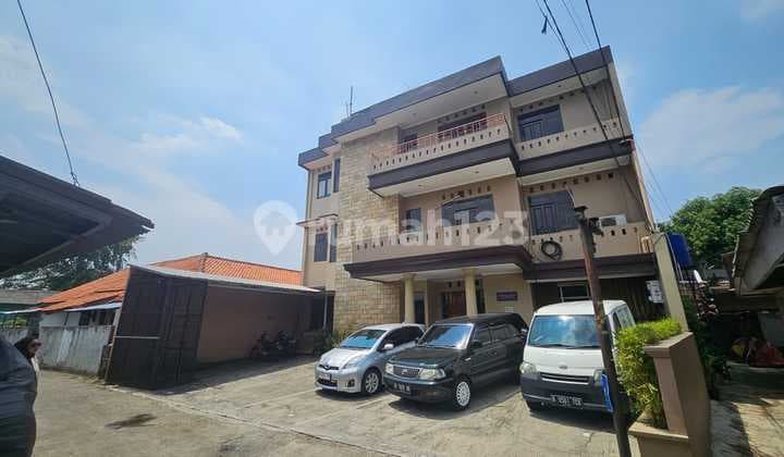 Gedung Ruko 3 Lantai di Pahlawan Revolusi Jaktim