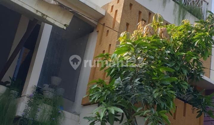 Beautiful 2.5-Story House with Freehold Title in Jatiwaringin