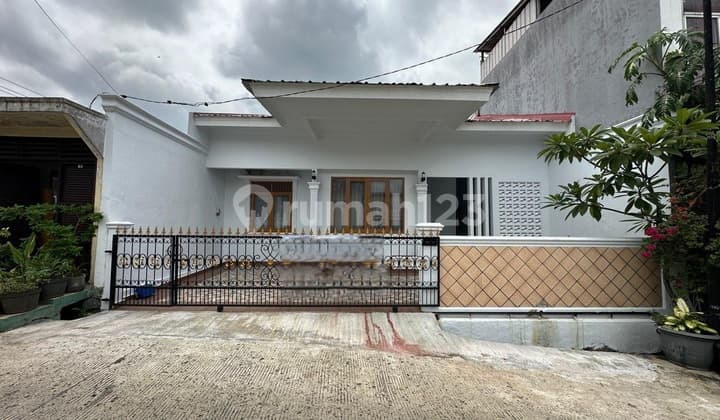 For Sale Newly Renovated House Near Tiptop Toleiskandar, Depok