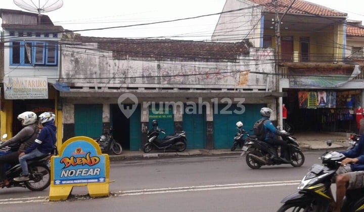 Shop House for Sale, Strategic Location in Gatot Subroto Area, Bandung 03