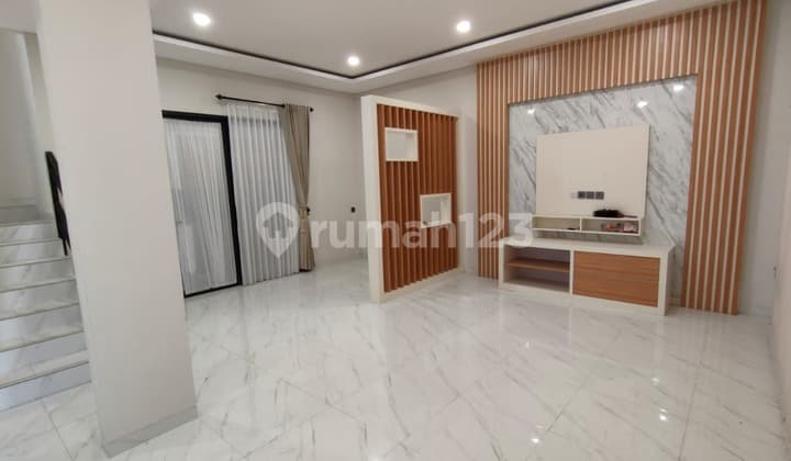 House for Sale Good Furnished in Pondok Hijau Area, Bandung 0143