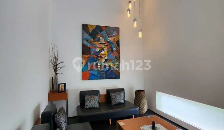 Rumah Dijual Mewah Ada Kolam Renang di Area Cipedes, Bandung 26