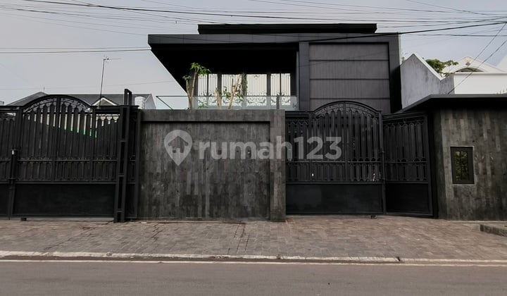Jual Rumah Konsep Desain Luxury Industrial di Billymoon Jakarta Timur
