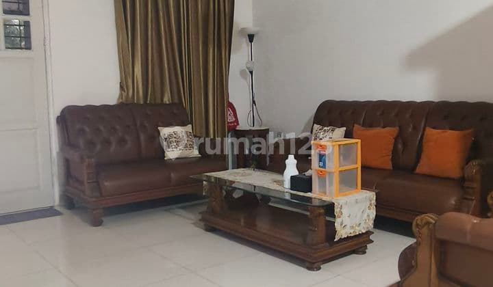 Dijual cepat rumah siap huni 2 Lantai Sudah Renovasi fully furnised