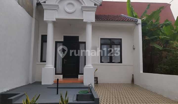 Tiny House Ready to Live In, 10 Minutes to KRL Station, strategic location, flood-free.