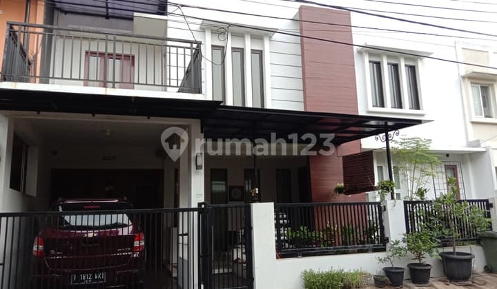Rumah kokoh 2 lantai didalam perumahan yang asri nyaman aman dekat MRBJ