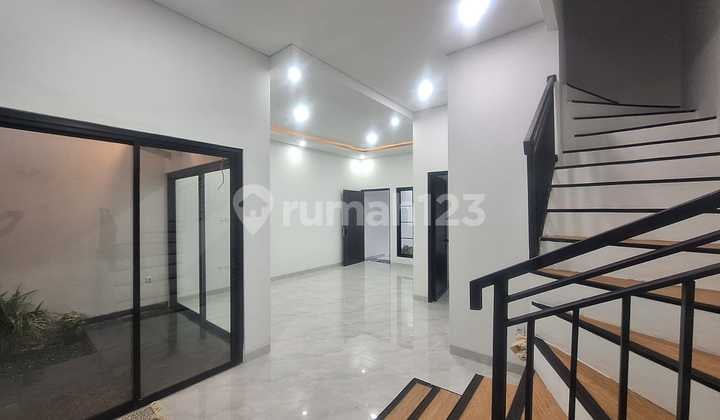 Rumah modern brand new 2 lantai,tiap kamar ada kamar mandi dalam,strategis