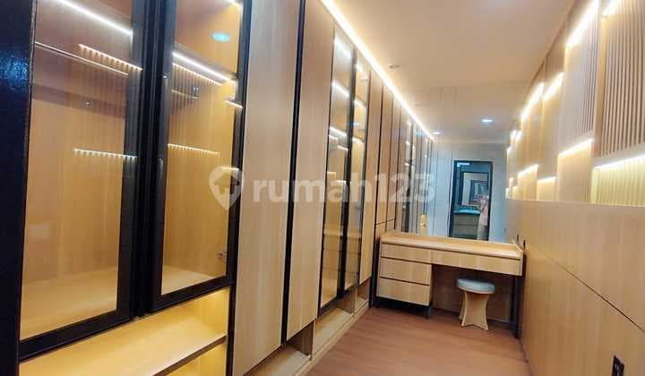 Rumah Bagus di Hook Strategis Fully Furnished Dekat ke Jl.kesehatan Raya